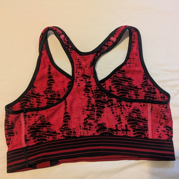 Under Armour Red And Black Sports Bra Size Large - Picture 2 of 3